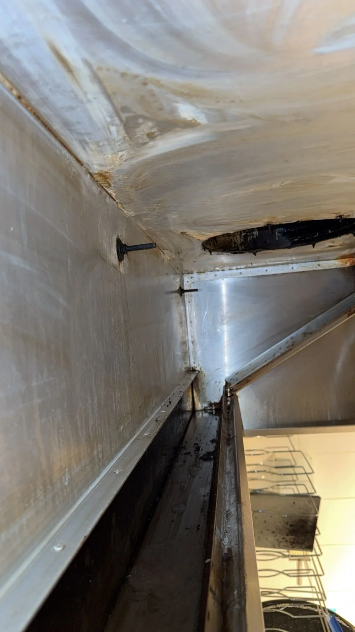 Binnenzijde afzuigkap na reiniging door All Ventilatie