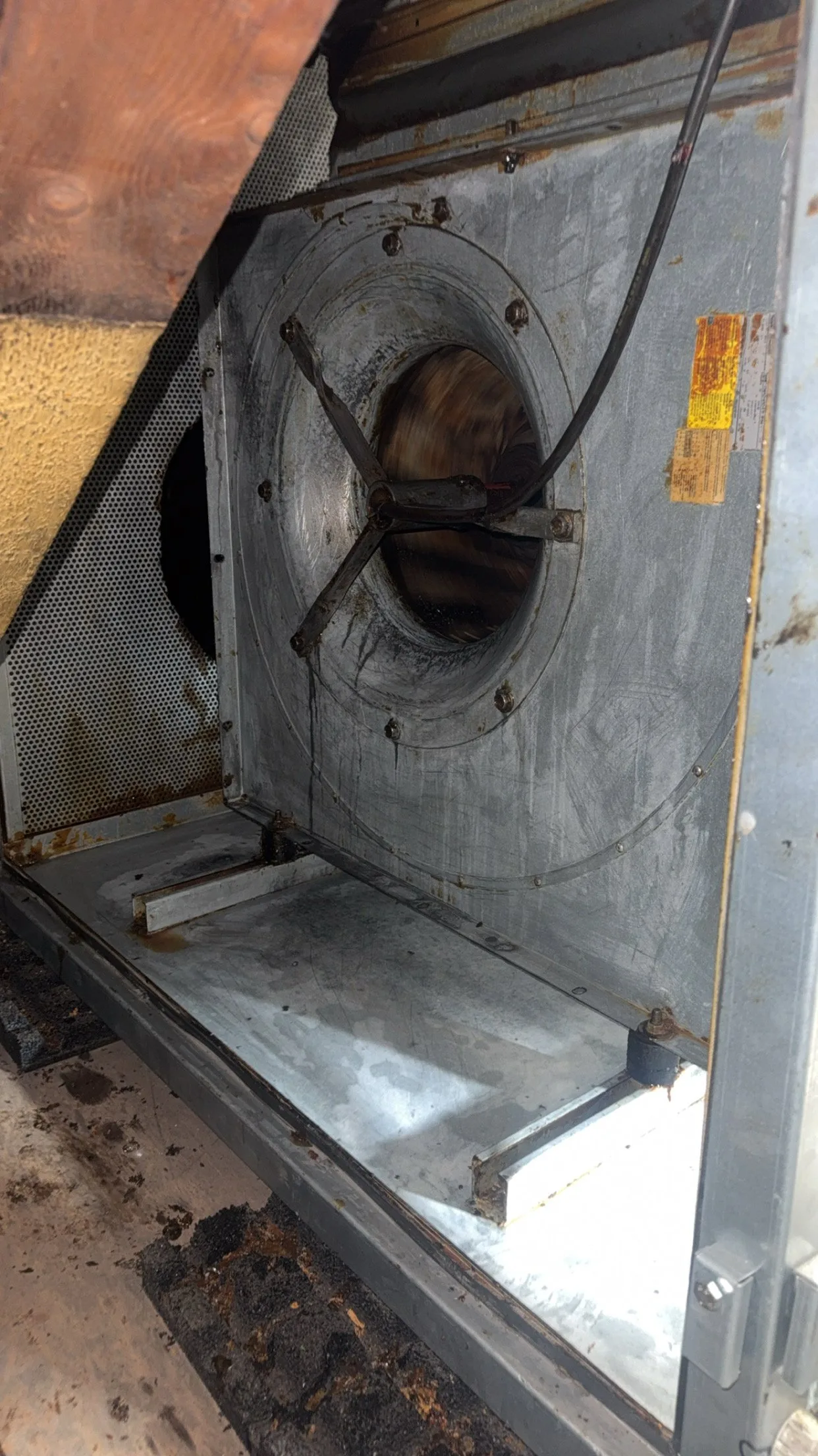 Afzuigventilator na reiniging door All Ventilatie, schoon plaatwerk