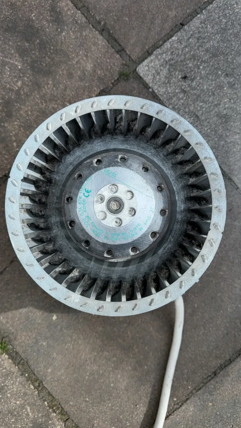 Ventilatorwiel na reiniging, stof verwijderd