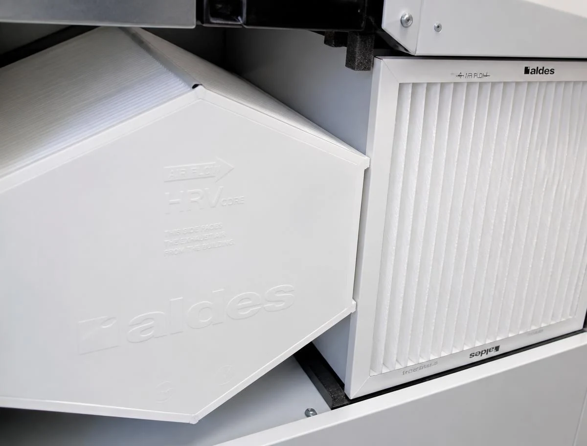 Dezelfde warmtewisselaar met nieuwe filters, brandschoon na onderhoud