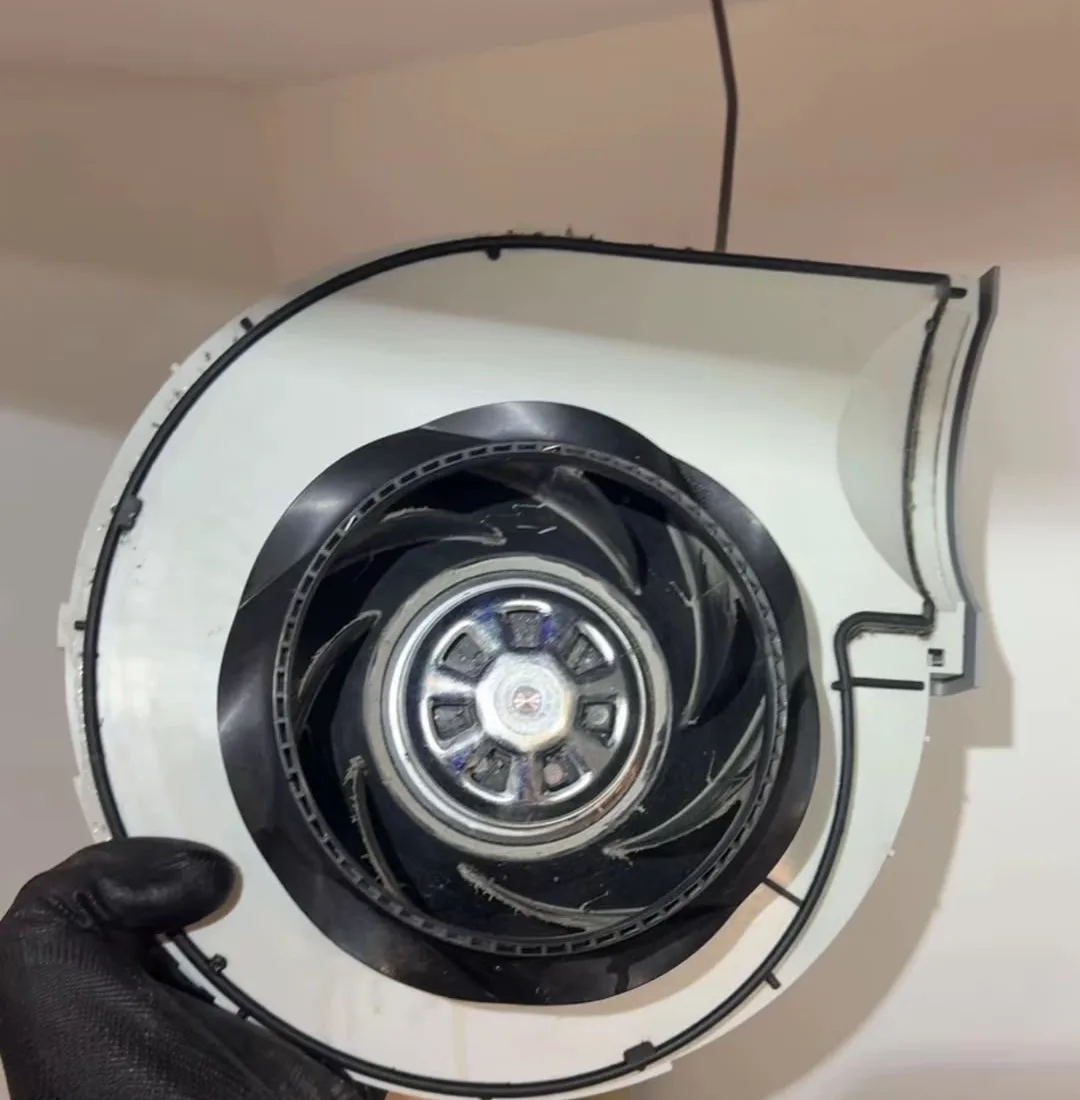 Gereinigde ventilatormotor na onderhoud